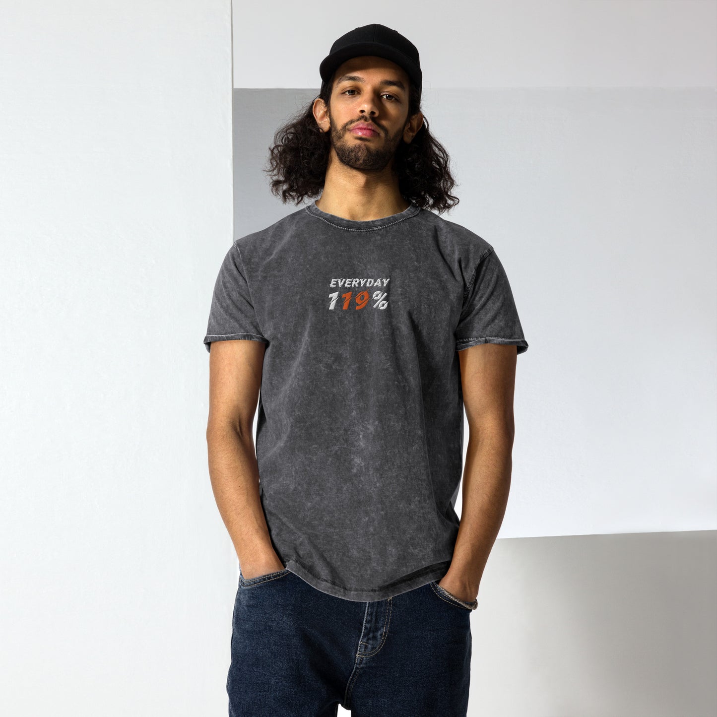 "Everyday 119%" besticktes Shirt Unisex (Denim)