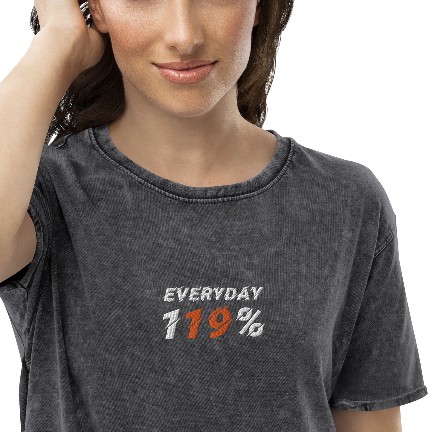 "Everyday 119%" besticktes Shirt Unisex (Denim)